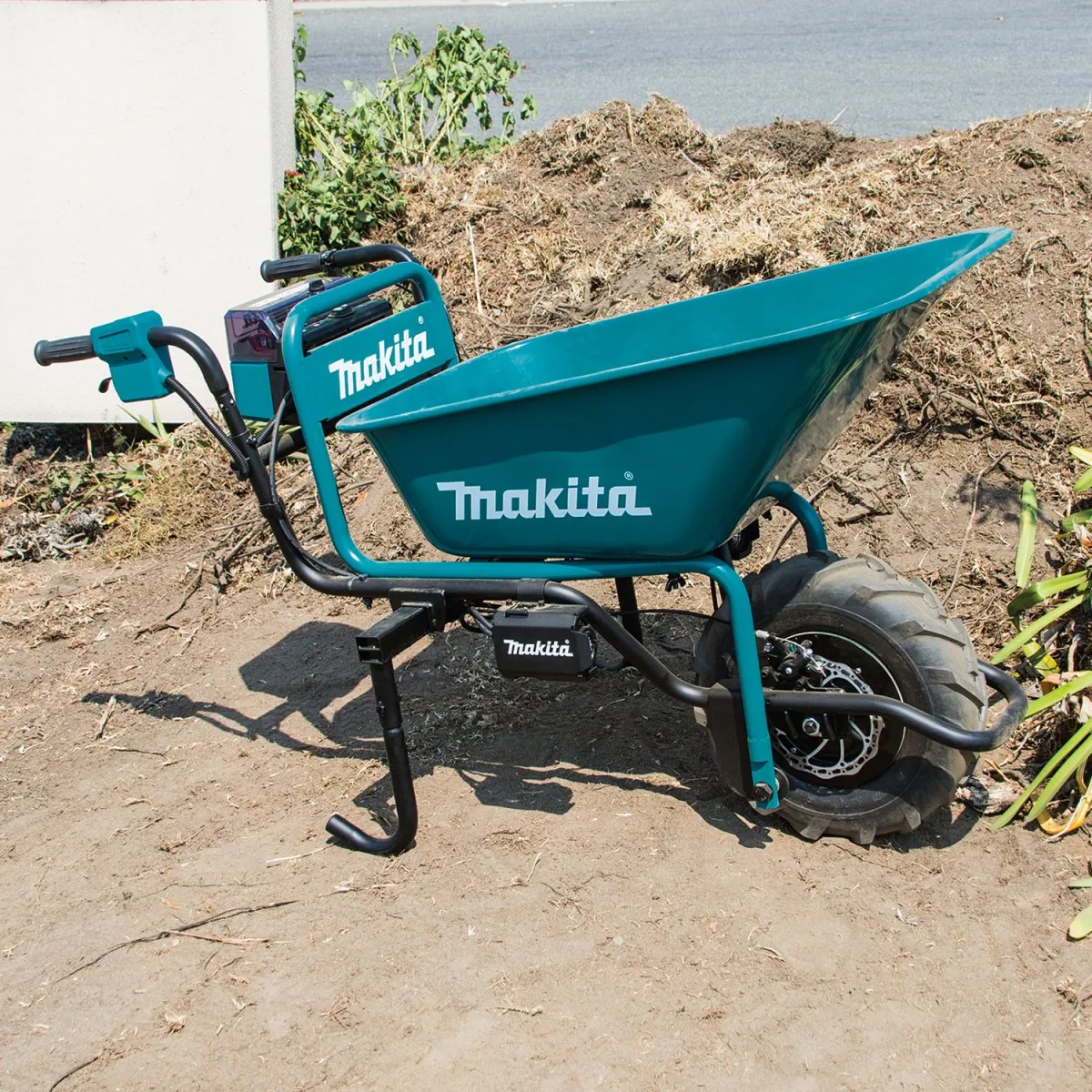 36V (18V X2) LXT® Brushless Power‑Assisted Wheelbarrow (5.0Ah)