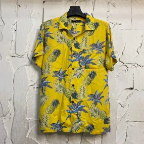 Chemise jaune à fleurs et ananas