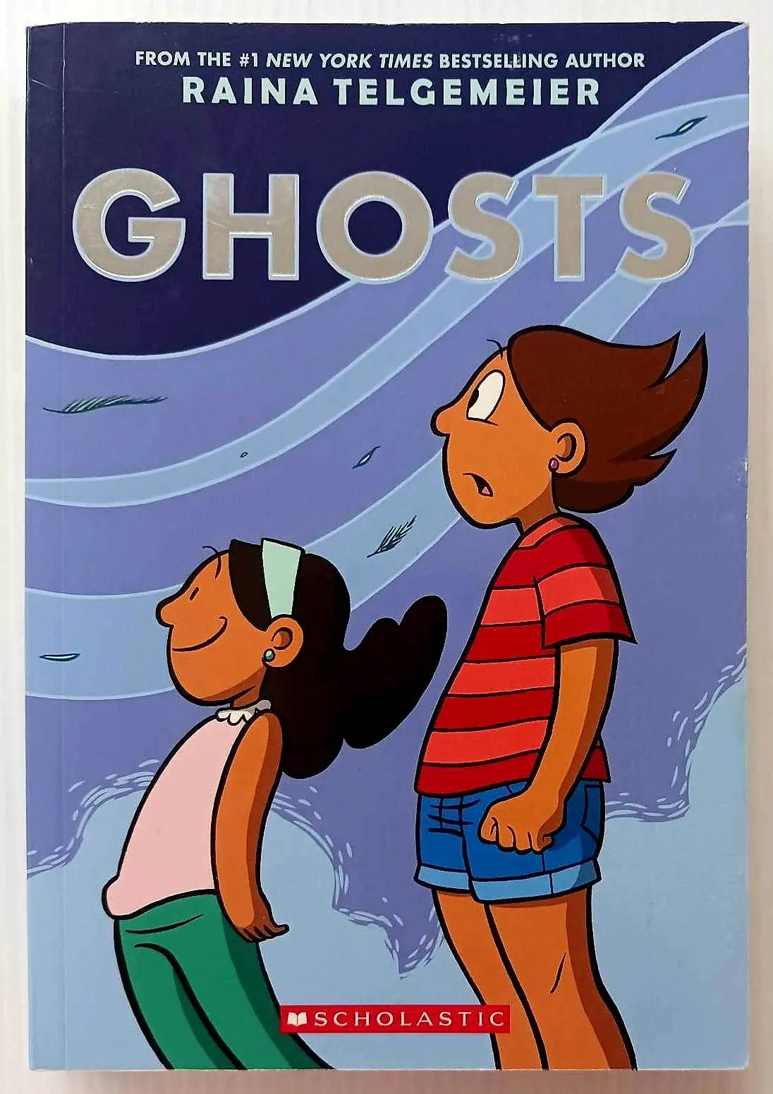 GHOSTS - Raina Telgemeier