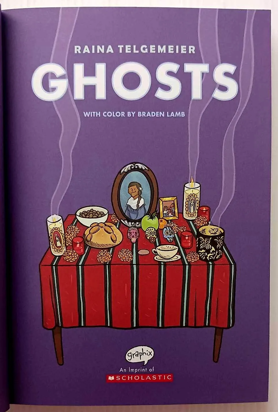 GHOSTS - Raina Telgemeier