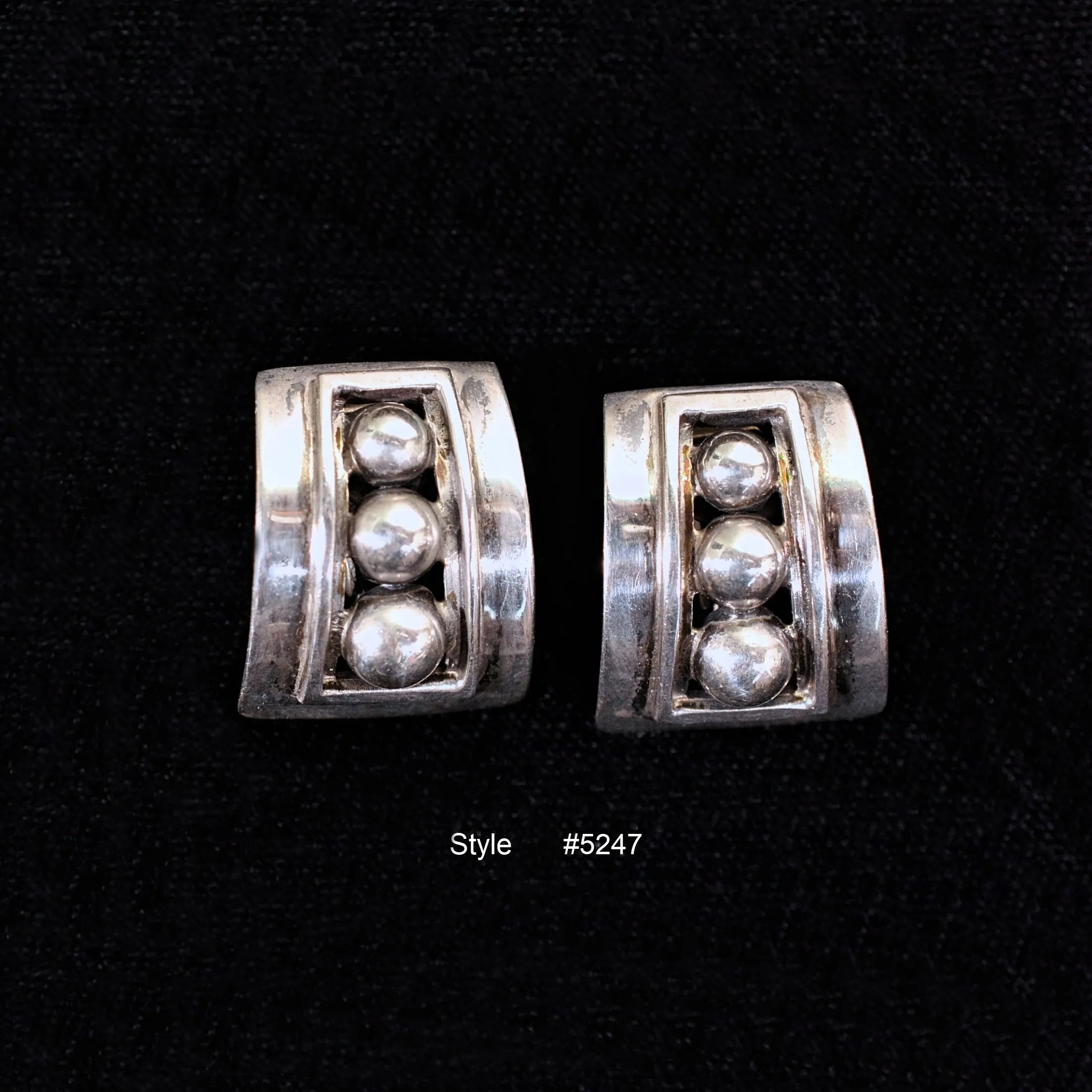 Margot De Taxco Sterling Silver Earrings, Ribbon Ball Details, Clip Back #5247, 11.8 Grams